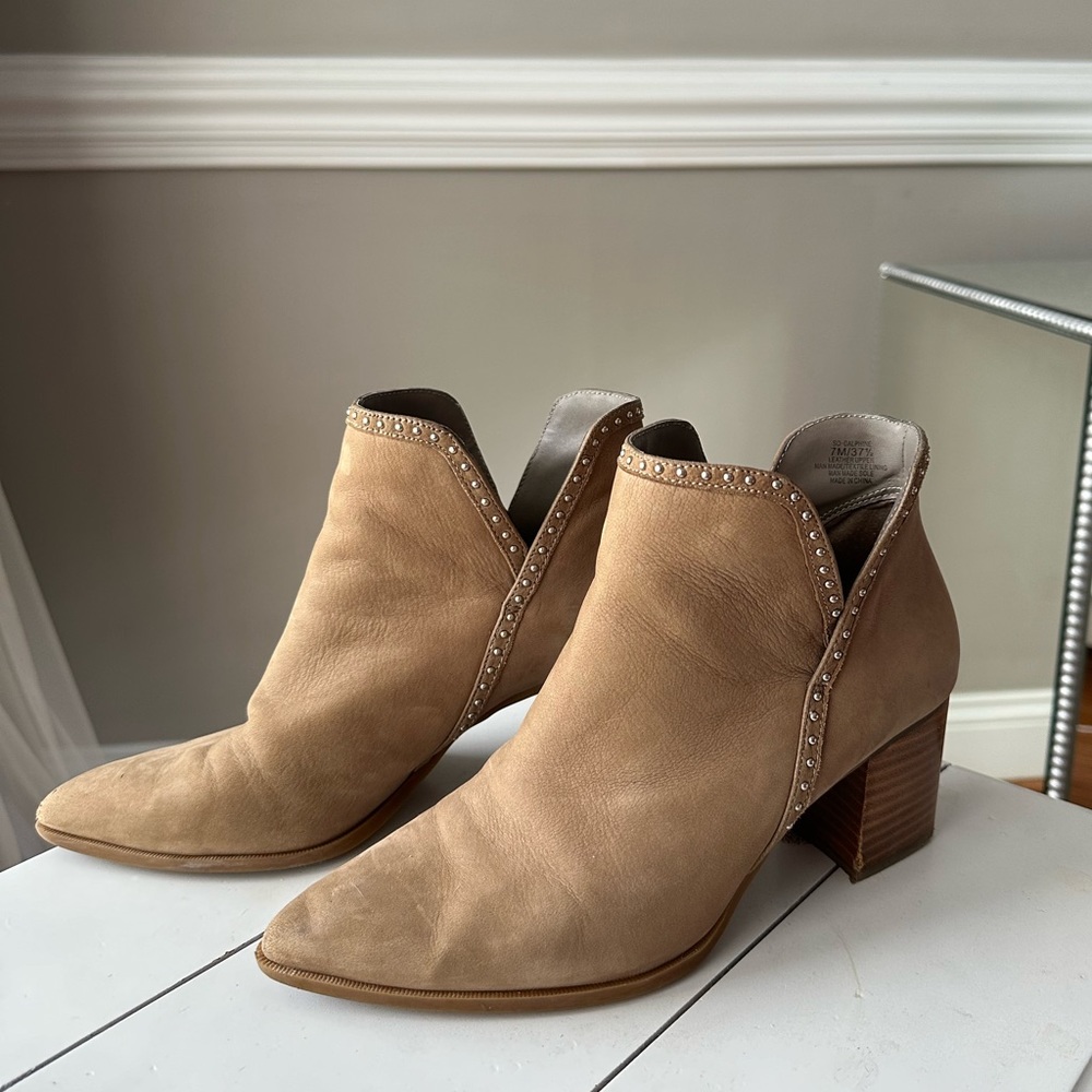 Sole society tan booties, size 7